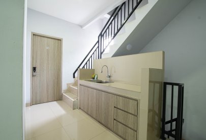 Kost Dwiwarna Kelowna House Double Bed Dekat Gambir Expo - Arena PRJ Kemayoran