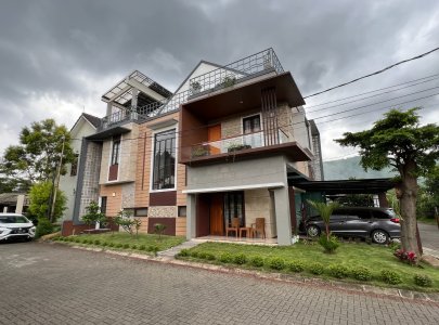 Kosan Elit Nuansa Villa Tropis Modern Dengan View Gunung Dekat Pusat Kota