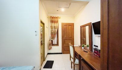 D'Yolland House Manahan Solo - Kost Exclusive Full Furnished dekat Kampus UNS