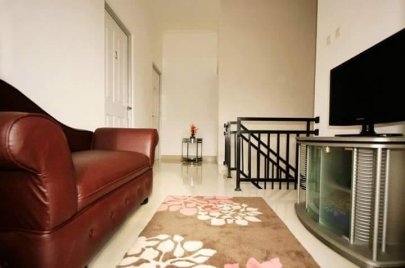 KOST PASUTRI/SINGLE ADA BALKON PRIBADI LUAS  FULL FURNISH ADA AIR PANAS