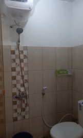 Kosan Putri BERSIH NYAMAN kamar mandi dalam AIR PANAS, WiFi  & CCTV