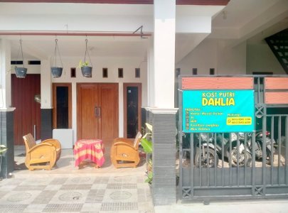 •	Kost Putri AC, Kamar Mandi Dalam, Full Furniture  