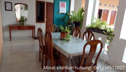 Griya Chandra Kost putra dan putri kamar mandi dan dapur dalam