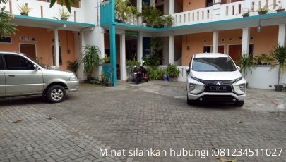 Griya Chandra Kost putra dan putri kamar mandi dan dapur dalam