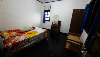 KAMAR KOST yang strategis..15 menit ke Universitas Negri Jakarta..hanya 5 menit dari Terminal Rawama