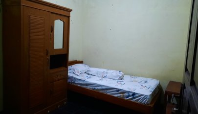 KAMAR KOST yang strategis..15 menit ke Universitas Negri Jakarta..hanya 5 menit dari Terminal Rawama