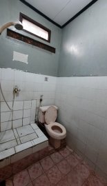 KAMAR KOST yang strategis..15 menit ke Universitas Negri Jakarta..hanya 5 menit dari Terminal Rawama