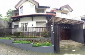 Kost dan garasi tampak depan